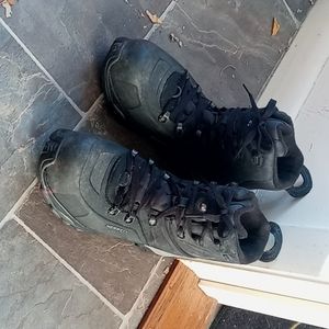 Merrell "Whiteout 8" waterproof black/purple 9.5